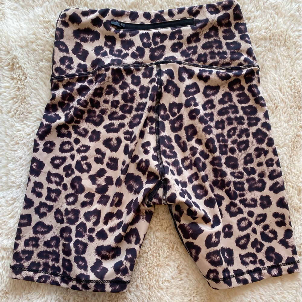 Leopard Print Workout Set - Picture 4 of 6